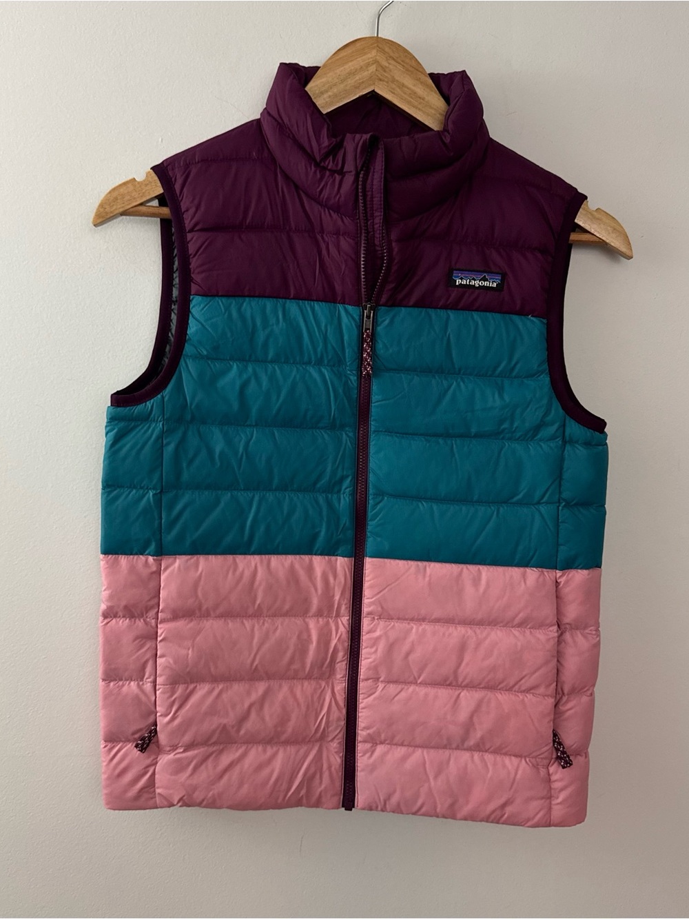 Patagonia Girls Colorblock Puffer Vest - Burgundy/Teal/Pink Size L (12)